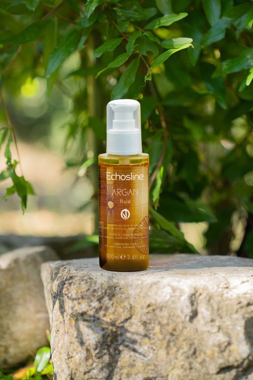 Argan Fluide d'Echosline, un élixir précieux formulé pour sublimer vos cheveux en leur apportant brillance, douceur et protection. Enrichi en huile d'argan, en huile de grains de lin et en protéines de soie, ce fluide est un véritable allié pour renforcer et protéger vos cheveux contre les agressions extérieures et le vieillissement prématuré.