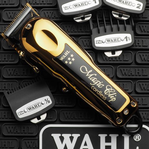 La tondeuse Magic Clip Cordless Gold de chez Wahl est l’outil de finition ultime pour les hommes soucieux de leur apparence. Cette tondeuse de haute qualité offre une précision et une performance inégalées pour les coiffeurs et les barbiers professionnels.