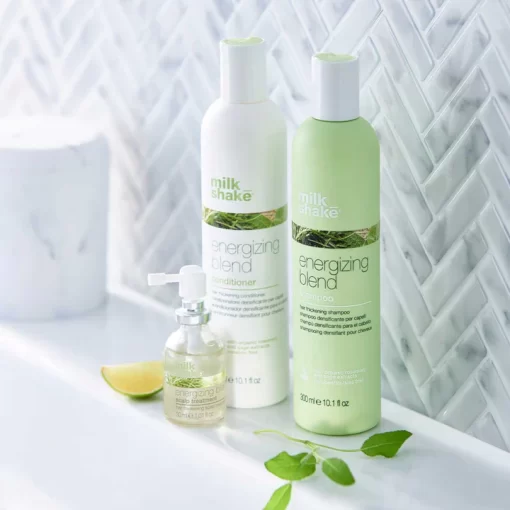 Energizing Blend Shampoo est un shampooing destiné aux cheveux fins, clairsemés et fragiles, nettoie en profondeur mais en douceur tout en respectant le cuir chevelu et les cheveux.
