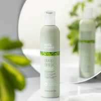 Deep Detox - Shampoo, 300ML c'est le secret ultime pour des cheveux éclatants de santé et de beauté.
