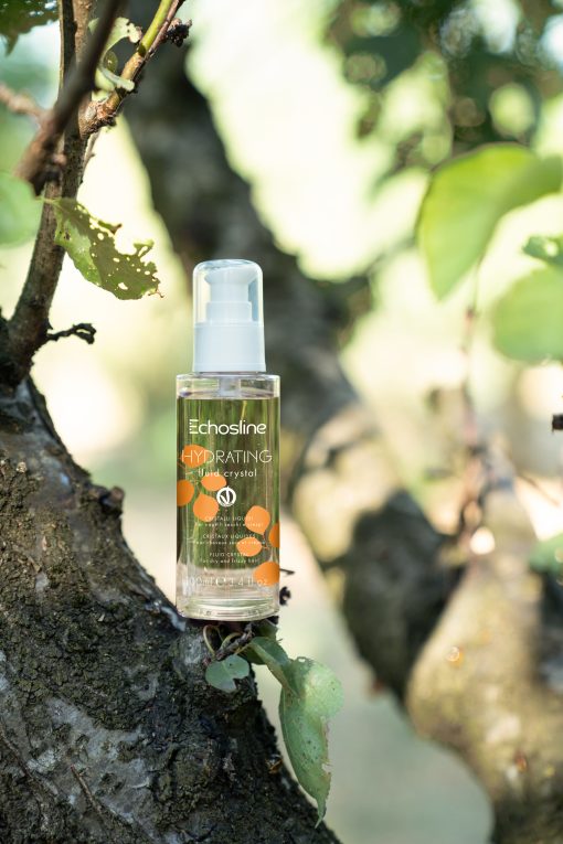 Le Hydrating Fluid est un fluide hydratant hautement performant, spécialement conçu pour redonner vie aux cheveux secs, abîmés et crépus.