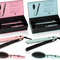 Un duo indispensable pour sublimer vos cheveux : un fer à lisser performant et une brosse démêlante ultra douce, réunis dans un coffret élégant.
