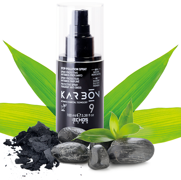 Le shampooing au charbon nettoie et démêle les cheveux en douceur