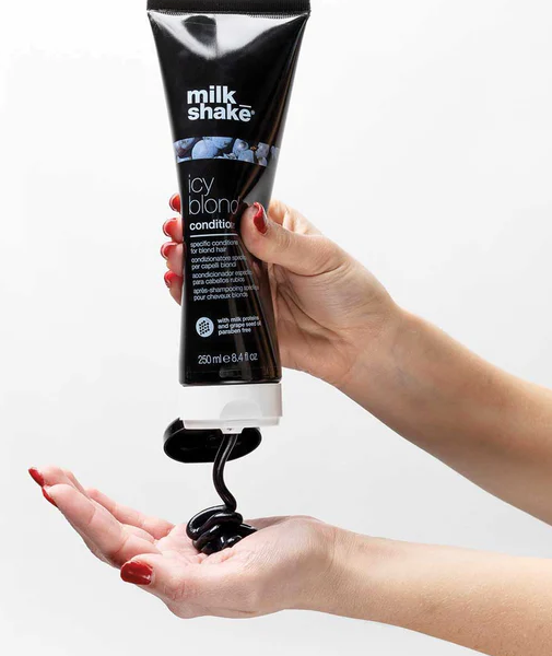 Icy Blond Conditioner - Milk_Shake est un après-shampoing spécifique pour les cheveux blonds de 250ML. Le pigment noir spécial contenu dans la nouvelle gamme milk_shake blond glacé