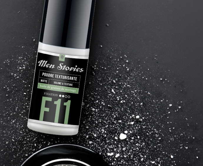 POUDRE VOLUMISANTE F11 8 GR - MEN STORIES est un spray poudre à la diffusion pratique