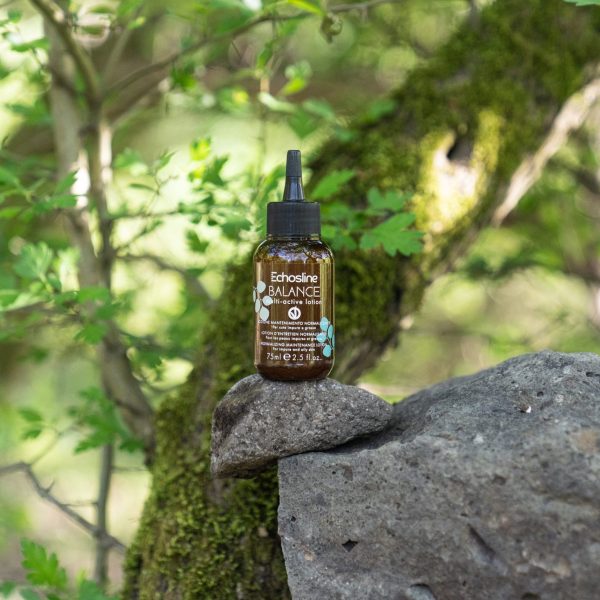 La Lotion Multi-Active Balanc est l'arme secrète pour maintenir l'équilibre de votre cuir chevelu et dompter vos cheveux gras. Fabriquée avec soin par des experts en soins capillaires