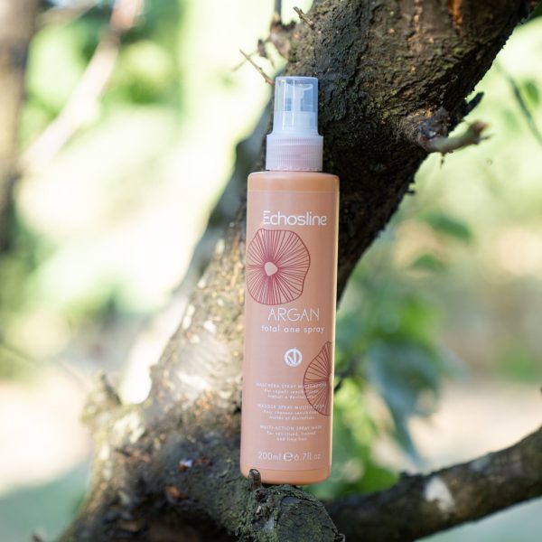 Total One est un masque de 200ML en spray sans rinçage concentré avec une formule capable d’améliorer les cheveux et d’effectuer 15 actions  différentes sur vos cheveux.