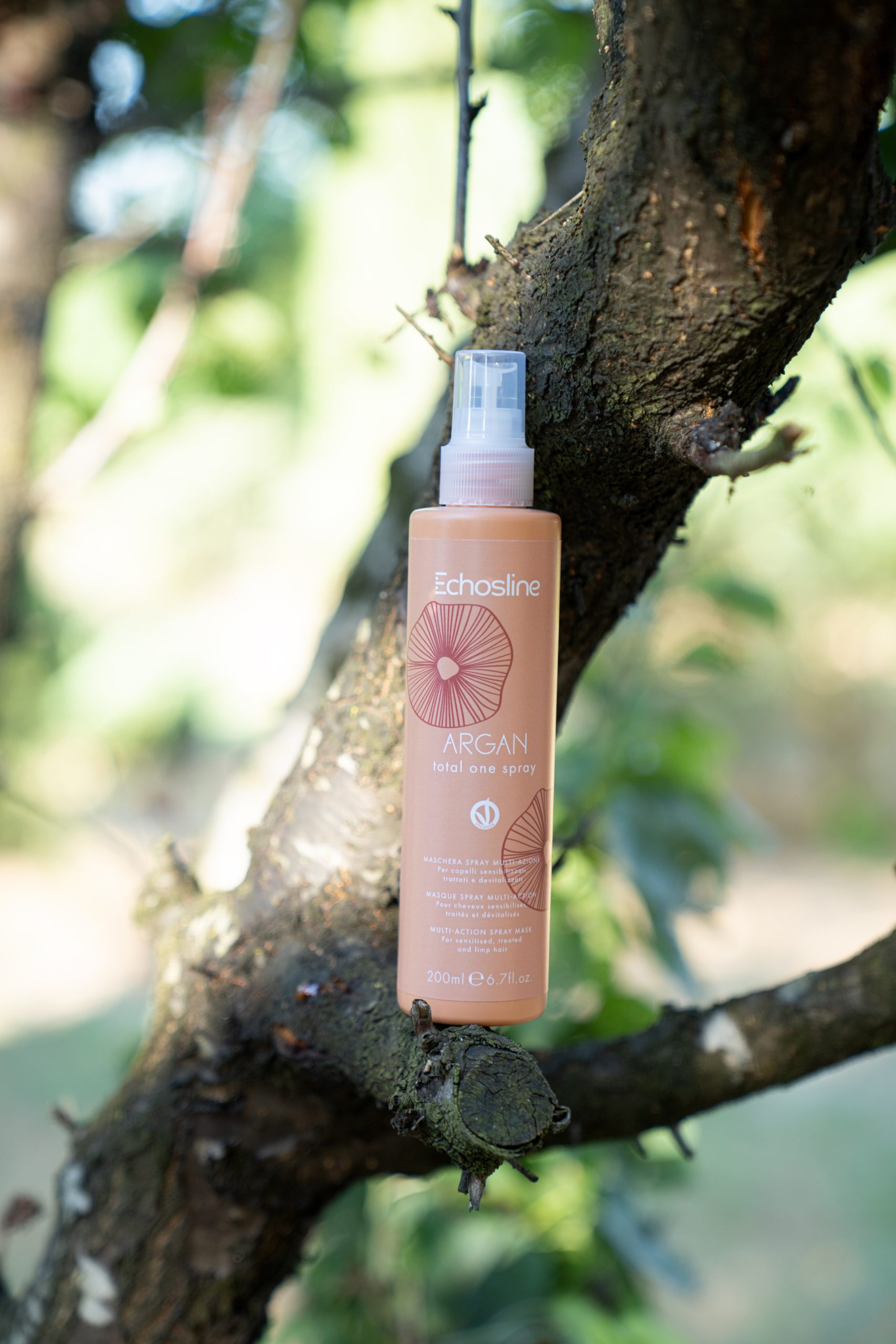 Total One est un masque de 200ML en spray sans rinçage concentré avec une formule capable d’améliorer les cheveux et d’effectuer 15 actions  différentes sur vos cheveux.