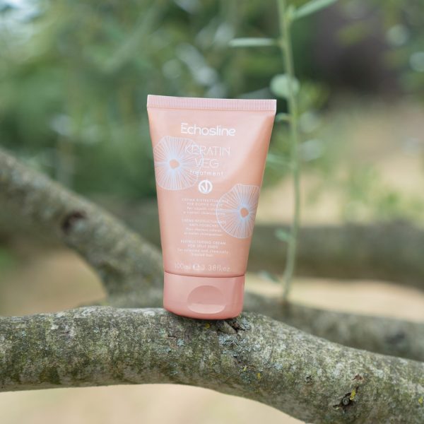 Découvrez le secret d'une chevelure resplendissante avec le Keratin Veg Treatment d'Echosline. Conçu avec soin et infusé de kératine végétalienne