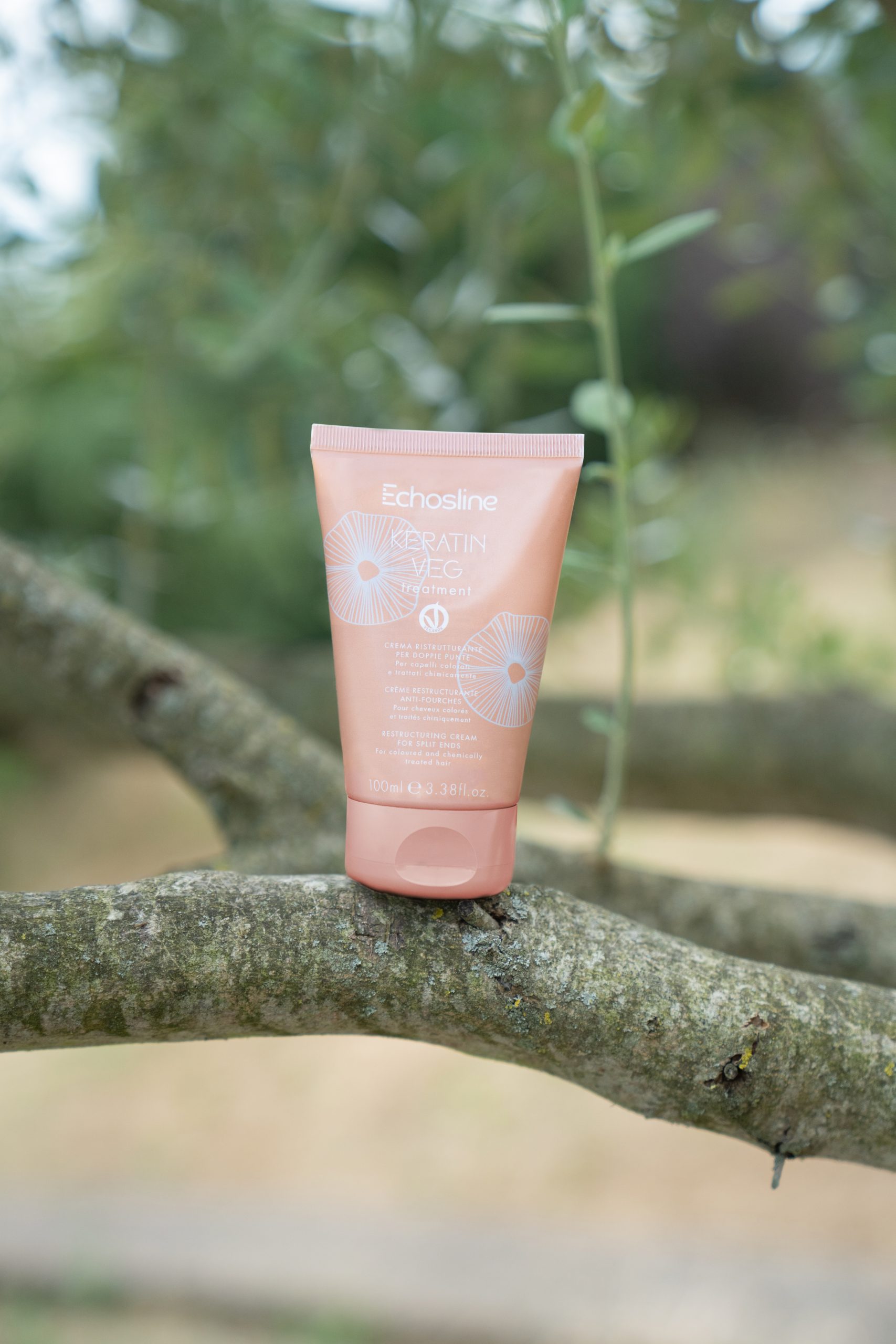 Découvrez le secret d'une chevelure resplendissante avec le Keratin Veg Treatment d'Echosline. Conçu avec soin et infusé de kératine végétalienne