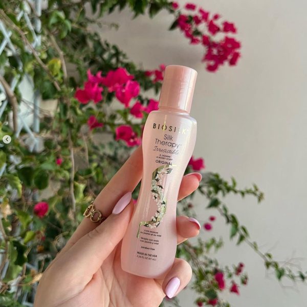 BioSilk Silk Therapy Irresistible est une explosion de pétales de jasmin succulents au parfum d'épices miellées