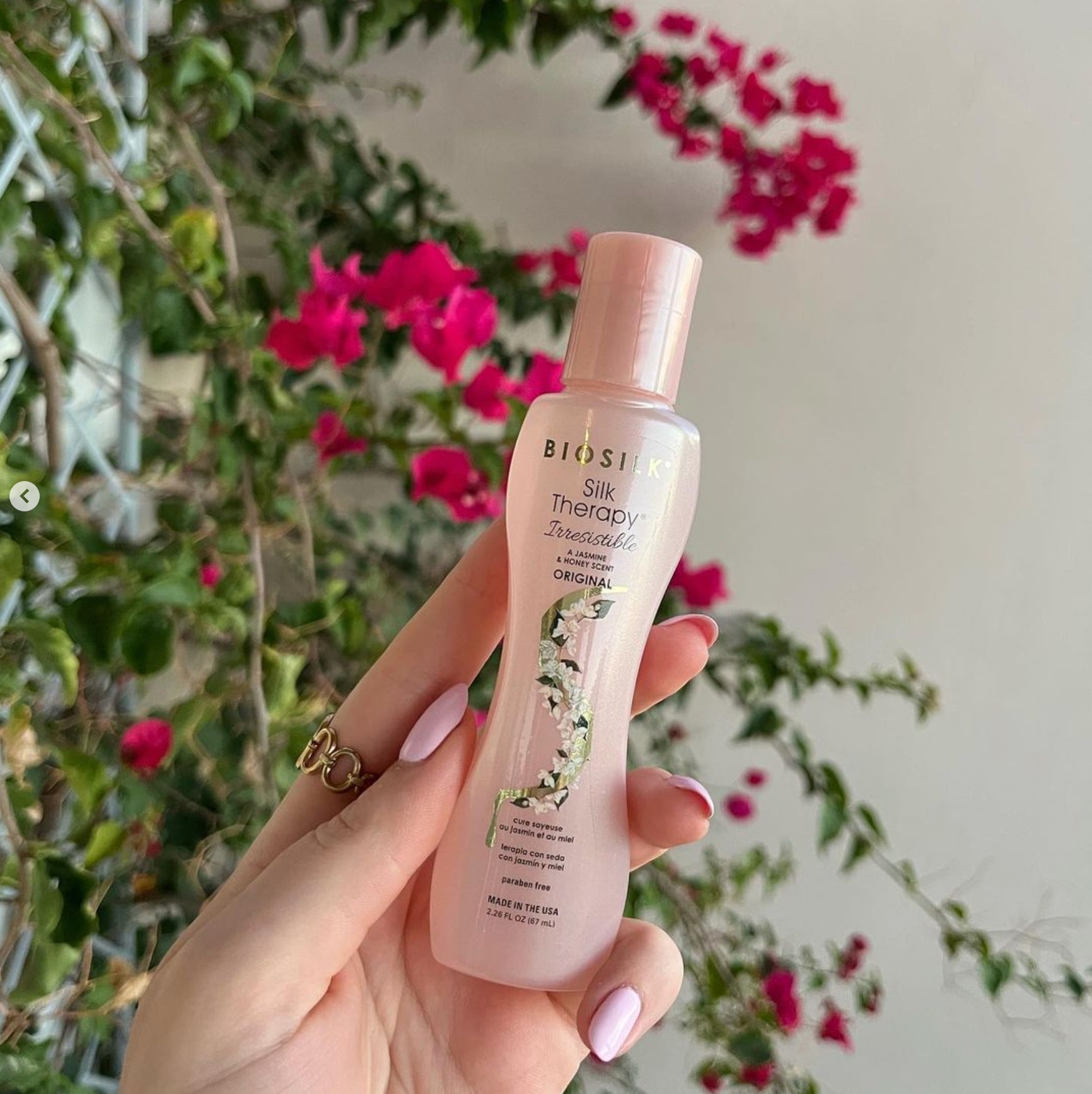 BioSilk Silk Therapy Irresistible est une explosion de pétales de jasmin succulents au parfum d'épices miellées