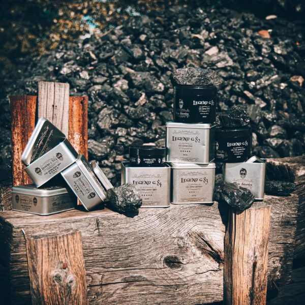 G82 - MEN STORIES G82 - MEN STORIES est gel extra fort à fixation extrême. Fixe les cheveux et permet un maintien de la coiffure tout au long de la journée. Permet de modeler les cheveux à volonté. Ne laisse aucun résidu