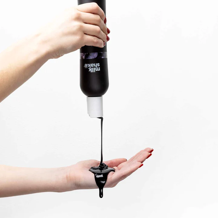 Le shampooing « Icy Blond Shampoo » 300ML de la marque Milk_Shake est un produit de qualité professionnelle conçu pour les cheveux blonds