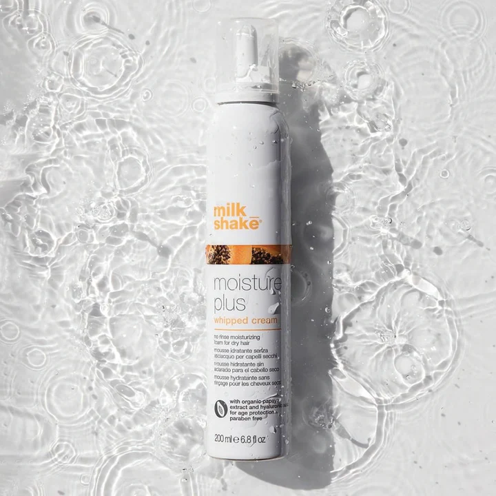 Moisture Plus Whipped Cream est une mousse hydratante sans rinçage pour cheveux secs de 200ML. Idéal pour donner de la douceur et de la maniabilité aux cheveux secs