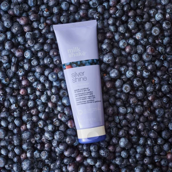 Silver Shine Conditioner de la marque Milk_Shake est un après-shampoing de 300ML ou de 1000ML  spécifique pour les cheveux blonds ou gris.