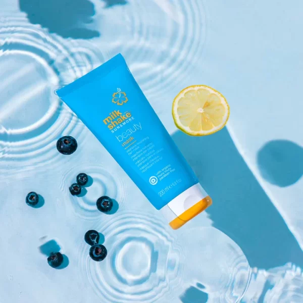 Beauty Mask Sun & More est un masque cheveux nourrissant au beurre de muru muru : votre Allié après-soleil pour des cheveux sublimes de 200ML. Offrez à vos cheveux un soin intensif après une journée au soleil avec le Milk Shake Beauty Mask Sun & More.