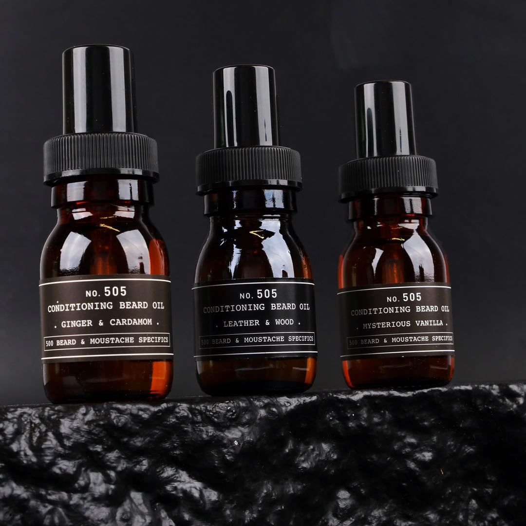 No. 505 - Huile nourrissante barbe de 30ML. 3 parfums s'offrent à vous : GINGEMBRE & CARDAMOME VANILLE MYSTÉRIEUSE CUIR & BOIS Nourrit