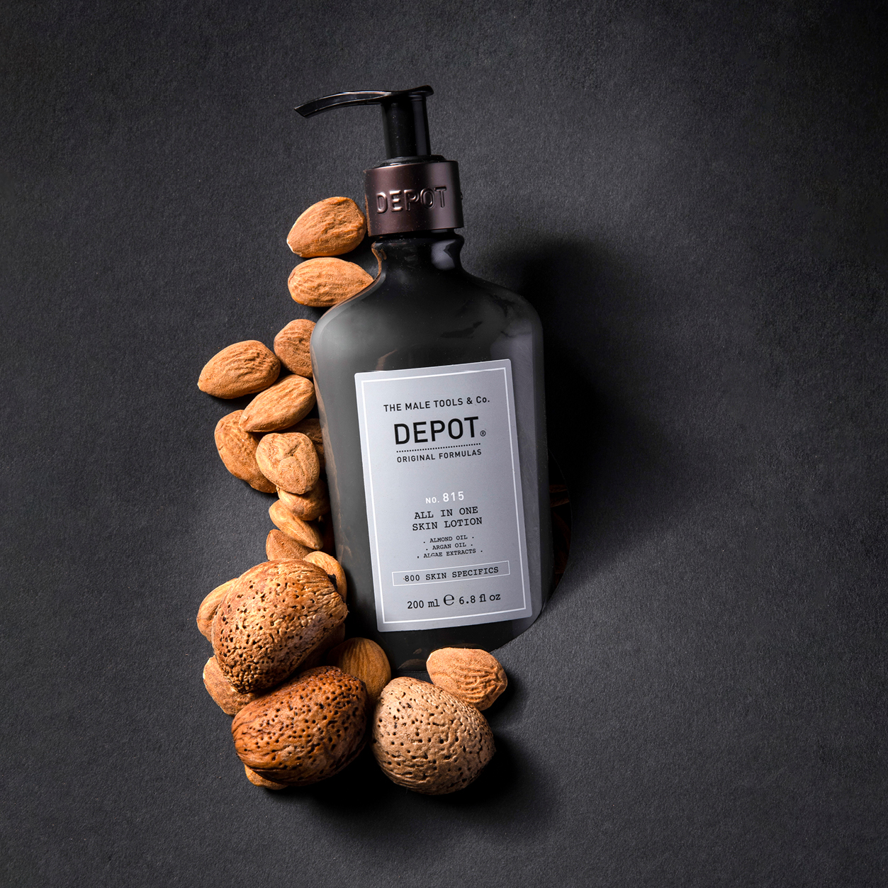 No. 815 - Lotion fluide corps polyvalente et complète pour un usage quotidien. Laisse la peau veloutée