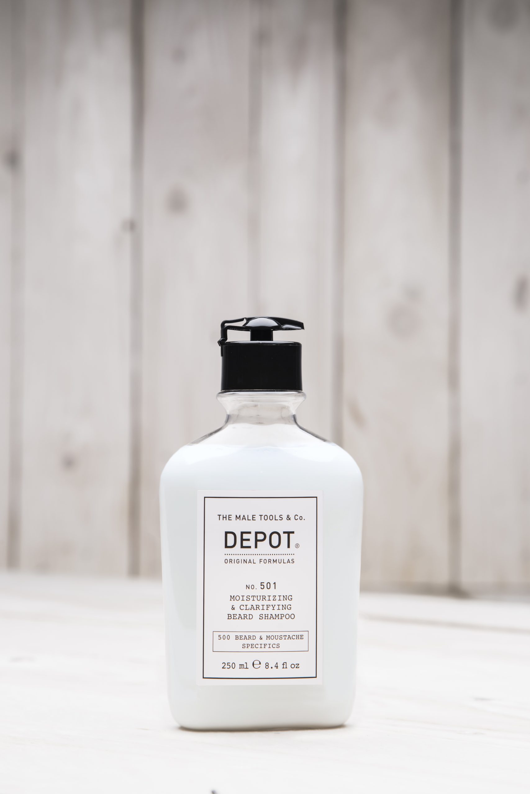 No. 501 - Shampooing barbe qui purifie en profondeur et en même temps hydrate les poils du visage