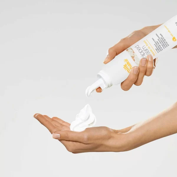 Whipped Cream Leave-in-foam est une mousse crémeuse sans rinçage pour des cheveux super doux.